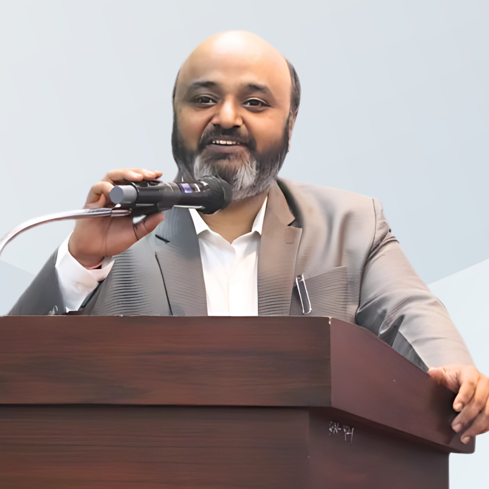 Dr Praveen Tripathi